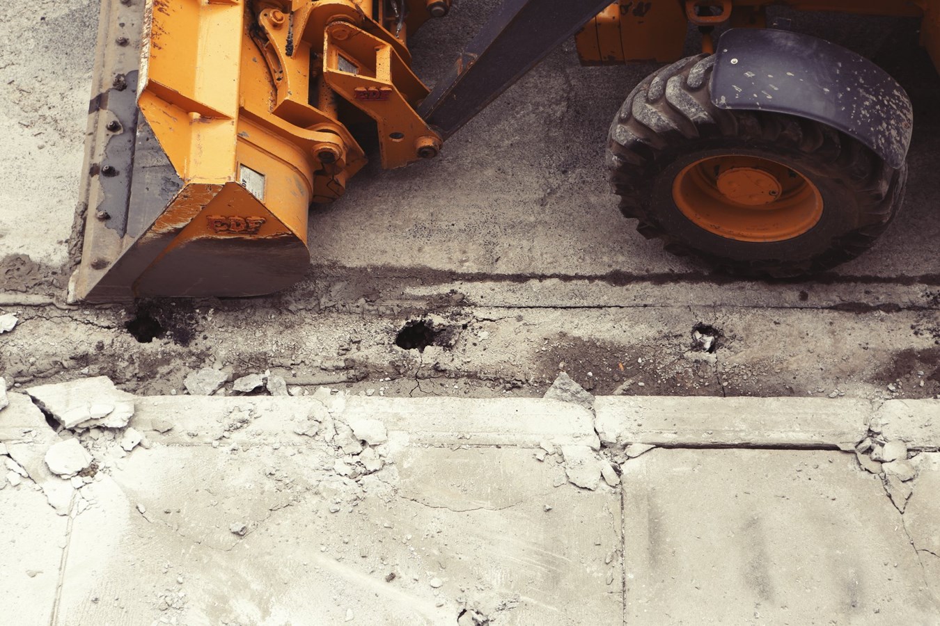 Début d’un chantier d’asphaltage sur le chemin Benoît