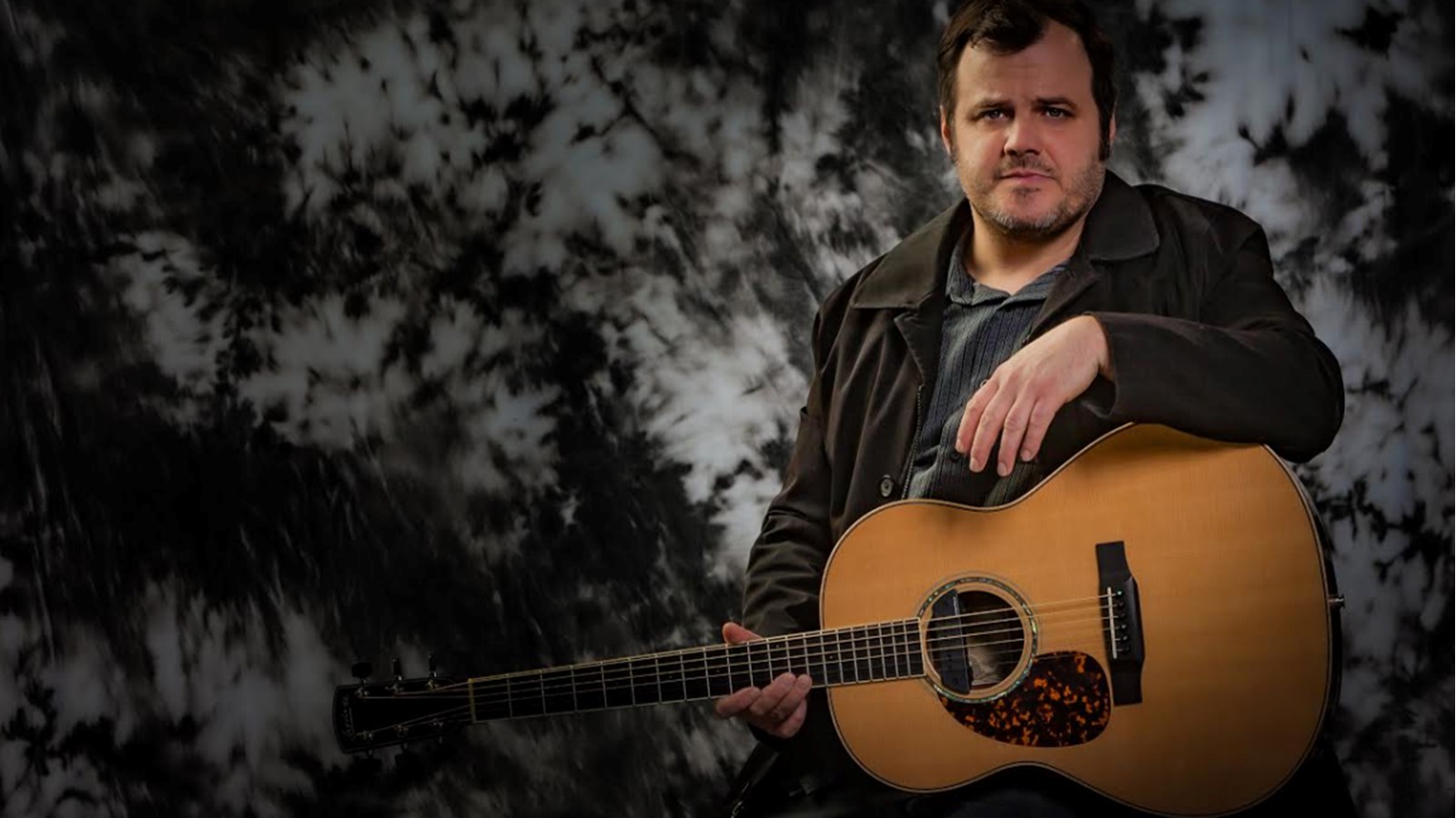 Le bluesman Adam Karch en spectacle virtuel pendant la relâche 