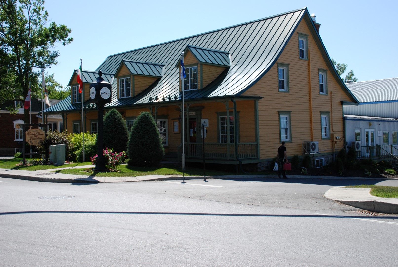 La Ville de Saint-Denis-sur-Richelieu fait beaucoup d'efforts d'embellissement afin de faire partie du programme Fleurons du Québec. (Photo : Isabelle Le Maléfan)