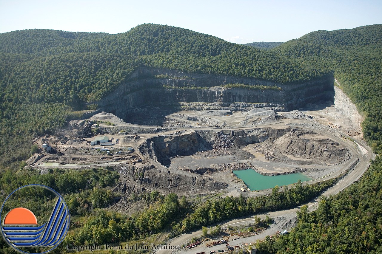 La superficie d'exploitation de la carrière est atteinte. L'excavation se fera dorénavant en profondeur. (Photo : Courtoisie)