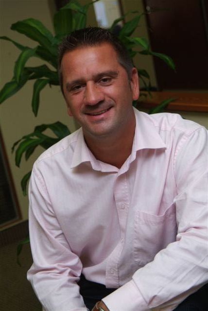 Le directeur général régional Montréal et Rive-Sud pour Médias Transcontinental, Stéphane Vinet, s'apprête, le 5 août prochain, à commencer l'ascension du Kilimandjaro au profit de l'association Gracia. (Photo : Courtoisie)