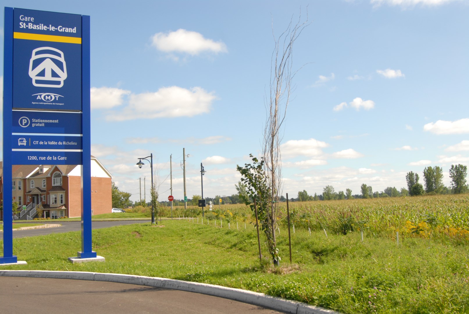 Saint-Basile-le-Grand souhaite le dézonage de 105 hectares de terres agricoles près de la gare afin de pouvoir y construire environ 2000 unités d’habitations. (Photo : Luc Giard)