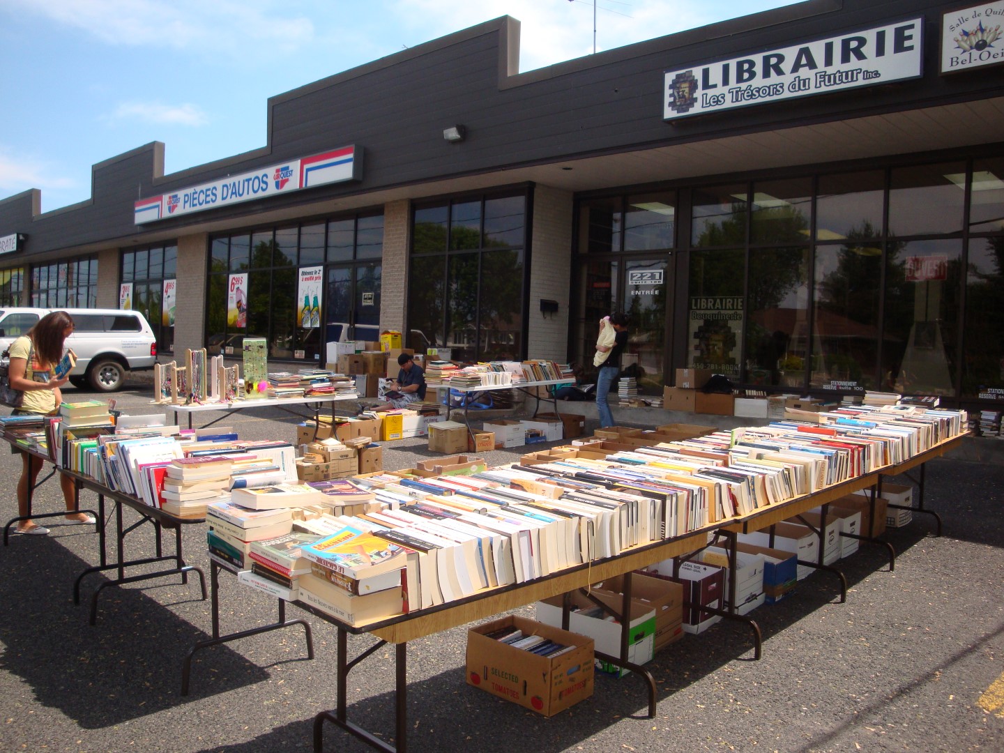 Une méga vente de livres usagés aura lieu le samedi 24 septembre à l'extérieur de la librairie Les Trésors du Futur, à Beloeil. (Photo : Courtoisie)