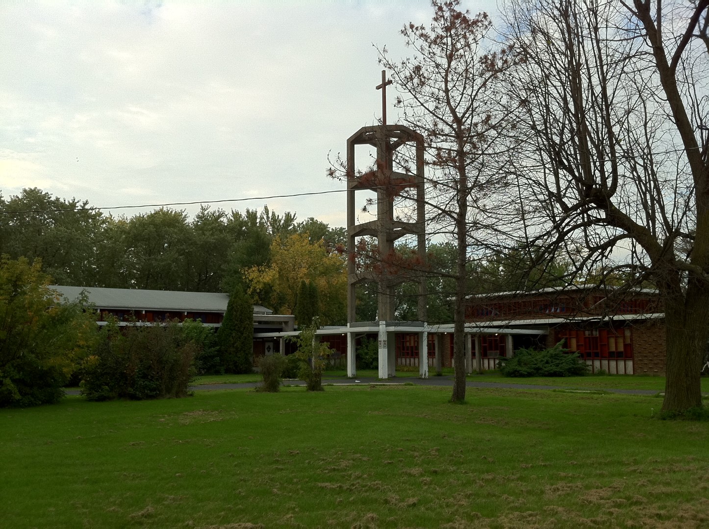 La Ville de Beloeil étudie actuellement la possibilité d'acheter une ancienne église anglicane, située au 250, rue Hertel, afin de la convertir en centre des loisirs. (Photo : Maxime Labrie)