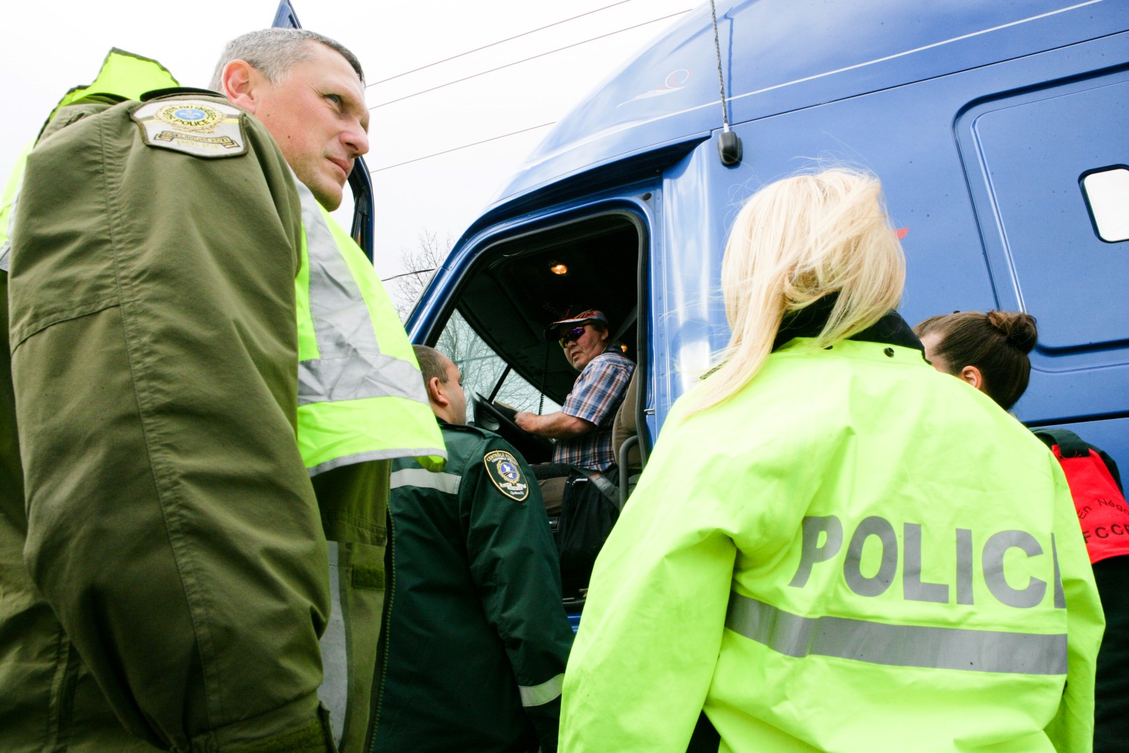 La Régie intermunicipale de police Richelieu-Saint-Laurent, en collaboration avec avec la Sûreté du Québec et les contrôleurs routiers de la SAAQ, a mené une opération de contrôle des camions lourds sur le chemin des Patriotes, aux limites de Saint-Charles-sur-Richelieu, le 20 octobre dernier. (Photo : Patrick Maher)