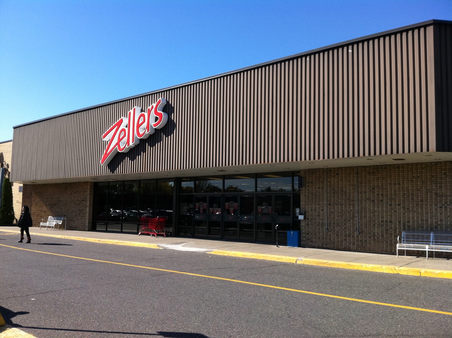 La bannière Zellers pourrait faire place à celle de la chaîne de magasins américaine Target au Mail Montenach. (Photo : Maxime Labrie)