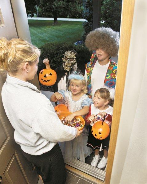 L’Halloween est l’occasion de donner et de recevoir des bonbons. Pourquoi ne pas aussi en profiter pour aider ceux qui sont dans le besoin ? (Photo : Courtoisie)