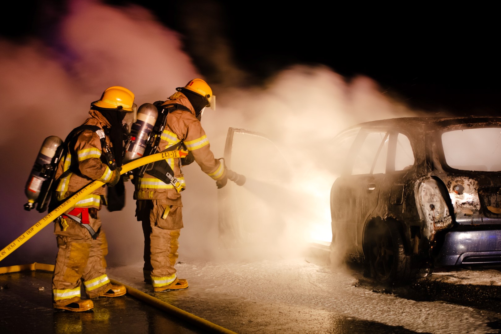 Sa nouvelle automobile s'enflamme
