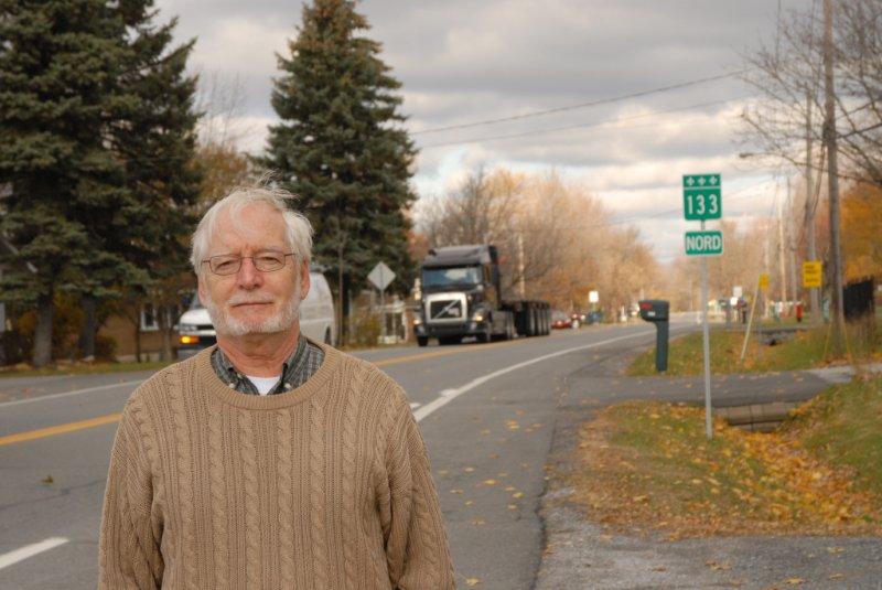 Appuyée par le maire Michel Gilbert, la Ville de Mont-Saint-Hilaire demande au ministère des Transports d’interdire la circulation des camions lourds sur le chemin des Patriotes. (Photo : Luc Giard)
