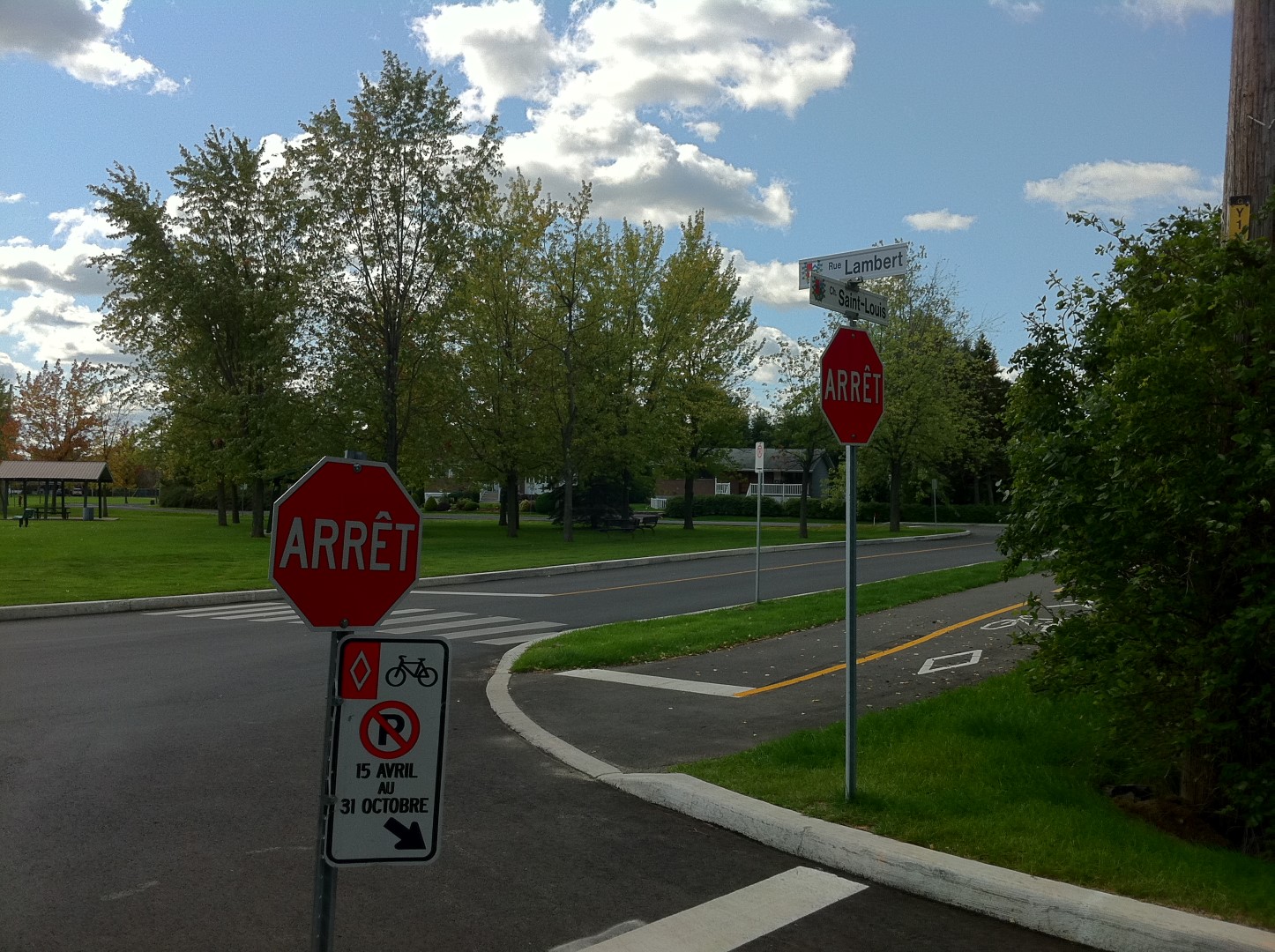 Saint-Basile-le-Grand a décidé de déplacer les deux arrêts obligatoires situés sur le chemin Saint-Louis, au coin de la rue Lambert, vers l’intersection de la rue du Parc. (Photo : Archives)