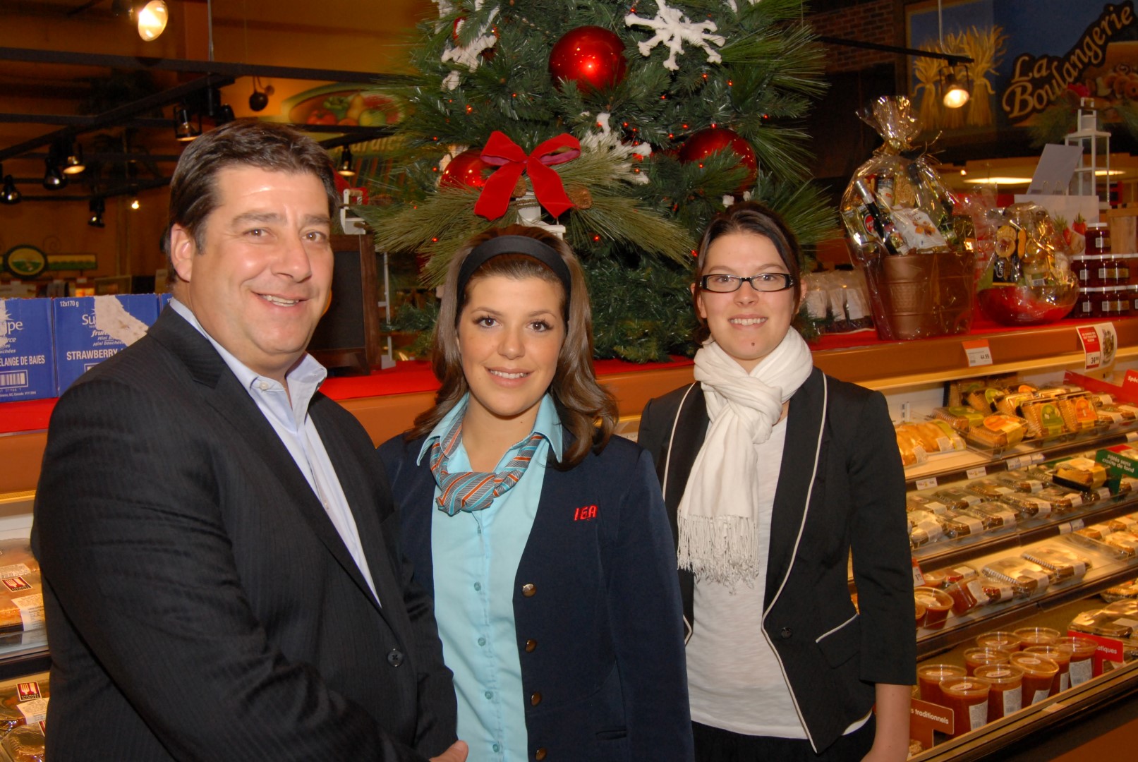 Le propriétaire de Marchés Pepin Bernard Pepin, et ses filles, Annie et Cynthia, n’ont habituellement pas beaucoup de temps pour célébrer Noël en famille en raison de leur métier. Ils se reprennent toutefois au jour de l’An.
