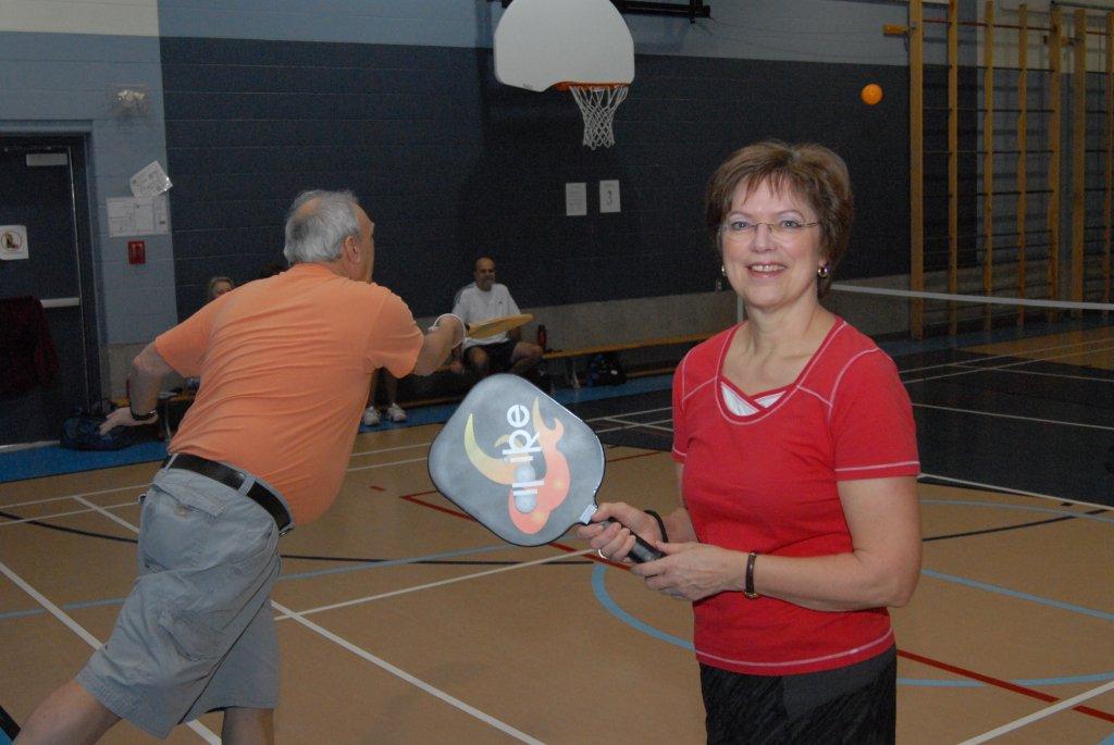 Après le tennis, le badminton et le racquetball, voici le pickleball !