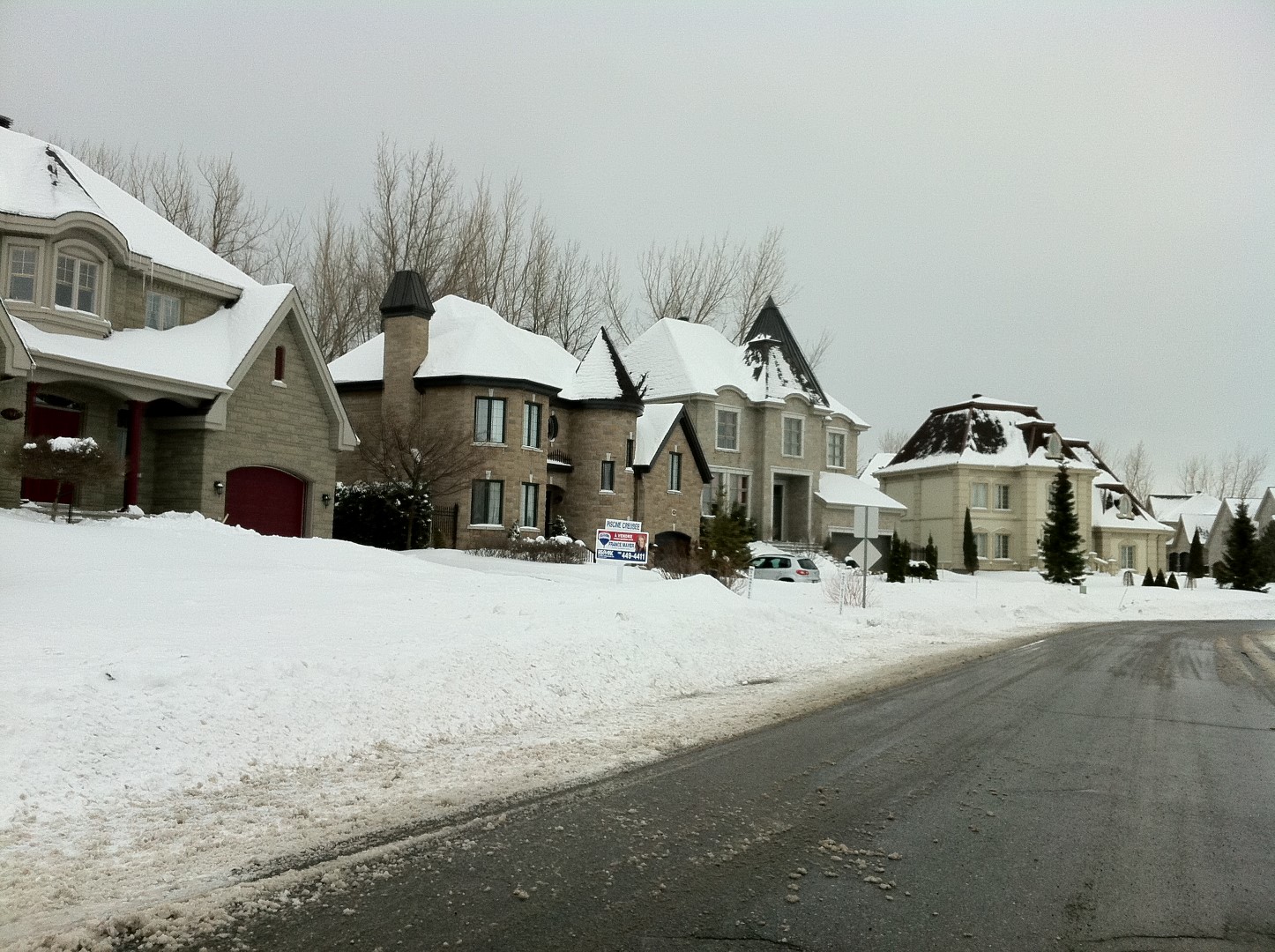 Le quatrième trimestre 2011 s’est soldé par un total de 8853 ventes. De ce nombre, 4949 maisons unifamiliales ont été vendues, soit 4 % de plus qu’au trimestre précédent.