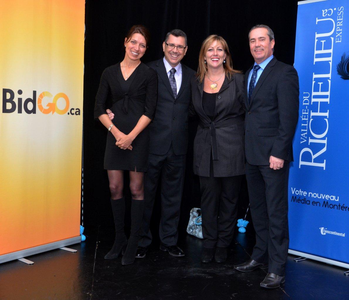 Lucie Lecours, éditrice du Vallée-du-Richelieu Express.ca, Réjean Monette, directeur général des opérations numériques et adjoint au vice-président de la Division des journaux, pour le Québec et l’Ontario, de TC Media, Ginette Paquette, présidente de l’entreprise Les Habitations Harmonie, et Serge Lemieux, vice-président de la Division des journaux de TC Media pour le Québec et l’Ontario, au moment du lancement de la semaine de rêve sur BidGo.ca, le 14 mars.
