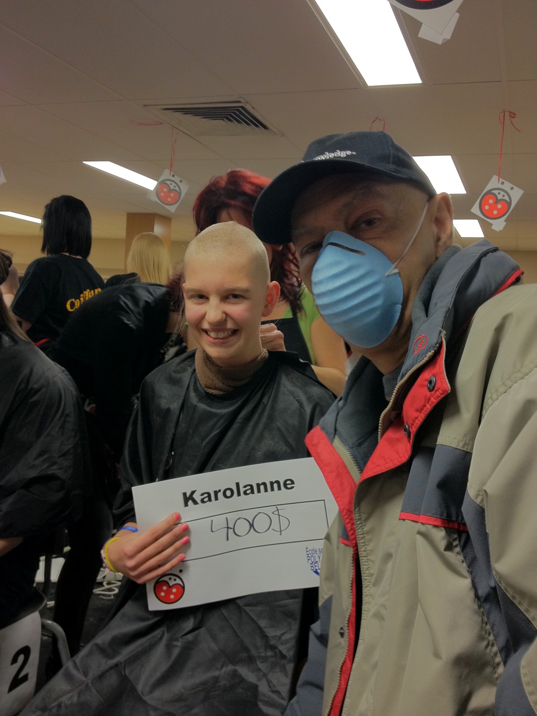 Karolane Leclerc, accompagnée d’Alain Landry, a légué sa longue chevelure dorée au profit des enfants atteints de leucémie.