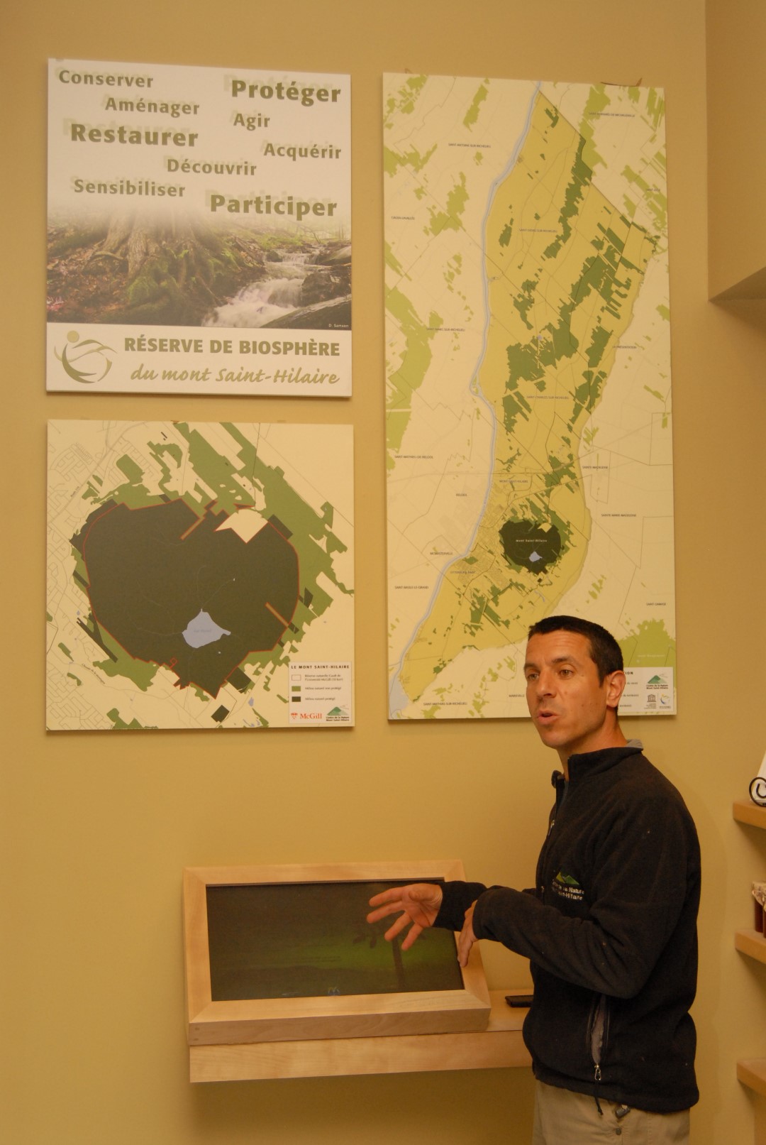 Selon Éric Malka, directeur adjoint du Centre de la nature du mont Saint-Hilaire, la nouvelle borne interactive permettra de mieux connaître l’étendue du territoire protégé, ainsi que les projets de conservation.