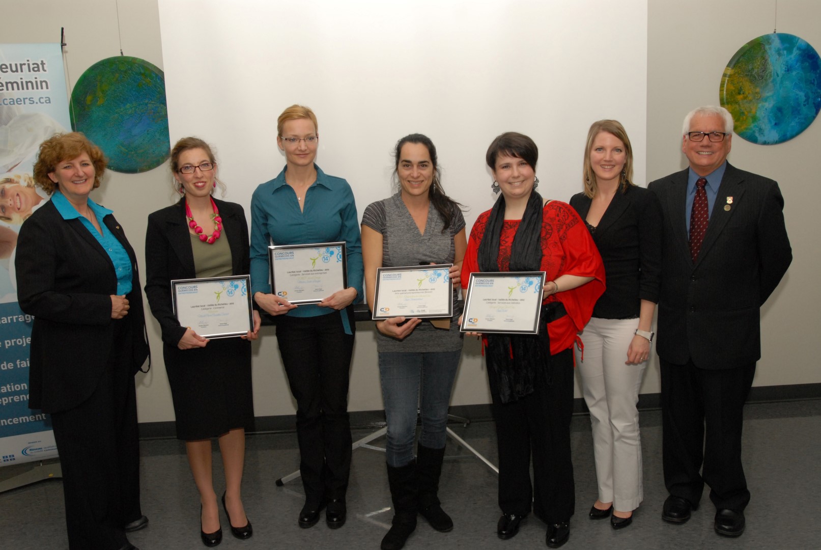 Manon Roger, directrice générale du Centre local de développement de La Vallée-du-Richelieu, Marie-Pierre Beaulieu Savard, Marie-Josée Lavigne, Annie Chamberland, Annie Trudel, Annie-Claude Trudeau, directrice des Cercles d’entraide de la Rive-Sud, et Jacques Villemaire, président du CLD de la Vallée-du-Richelieu.