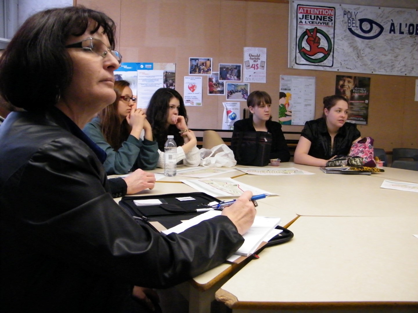 Les membres du comité de revitalisation de Beloeil, dont la mairesse Diane Lavoie (à l’avant-plan), ont rencontré des élèves de la Polybel pour connaître leur opinion.