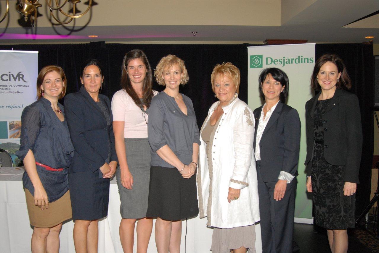 Précille Dulude, Isabelle Guertin, Anne Durocher, directrice générale de la Chambre de commerce et d’industrie Vallée-du-Richelieu, Christine Richer, présidente, Marie-Paule Langelier, Marielle Daudelin, directrice générale de la Caisse Desjardins de la Vallée des Patriotes et animatrice du diner-causerie, et Marie-Huguette Cormier ont discuté de la condition féminine dans le milieu entrepreneurial.