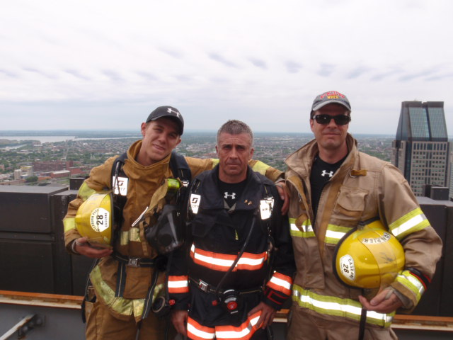 Les pompiers Jonathan Beausejour, Joseph Colapelle et Yves Jodoin étaient au Défi Gratte-ciel.