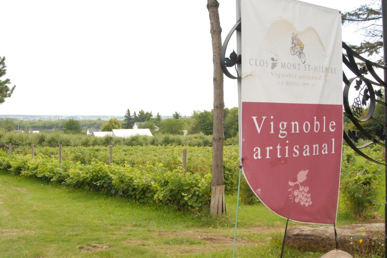 Le Clos-Mont-Saint-Hilaire fait partie des 19 vignobles de la Route des vins de la Montérégie.