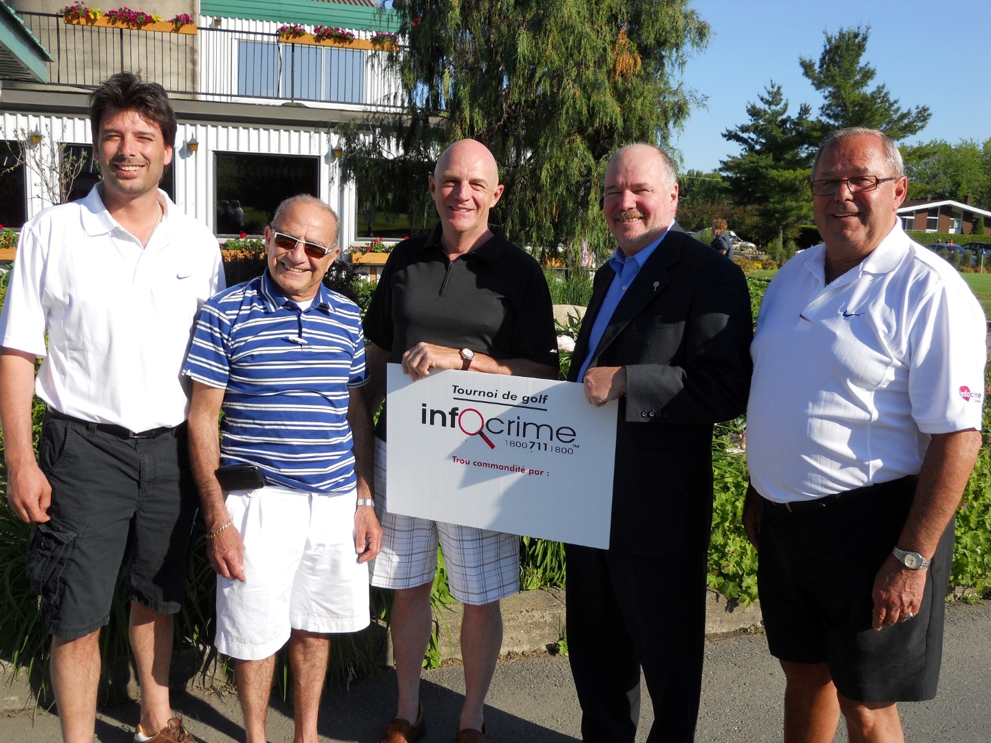 Karim Senoussi, membre du conseil d'administration d'Info-Crime Montréal, Samir Eugène Hasbani, du même organisme, Tom McConnell, vice-président d'Info-Crime Québec, Richard Bourdon, président d'Info-Crime Québec et responsable des communications de la Commission Charbonneau, et André Turcotte, du conseil d'administration d'Info-Crime Montréal.