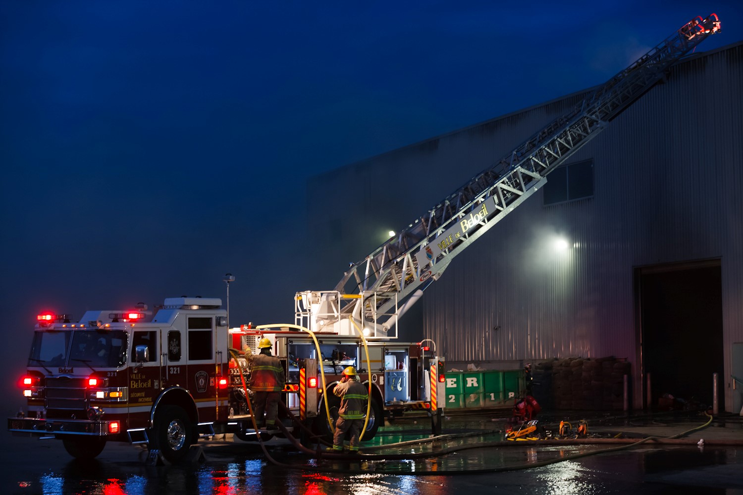 Incendie dans une usine de recyclage à Beloeil