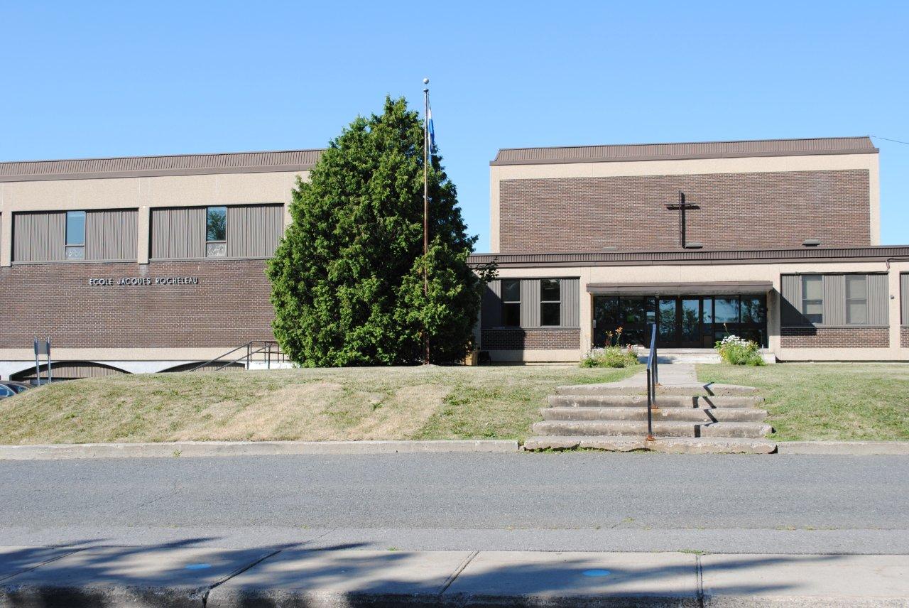 La cour de l’école Jacques-Rocheleau, à Saint-Basile-le-Grand, est surveillée tous les jours par les patrouilleurs de la Régie intermunicipale de police Richelieu–Saint-Laurent.