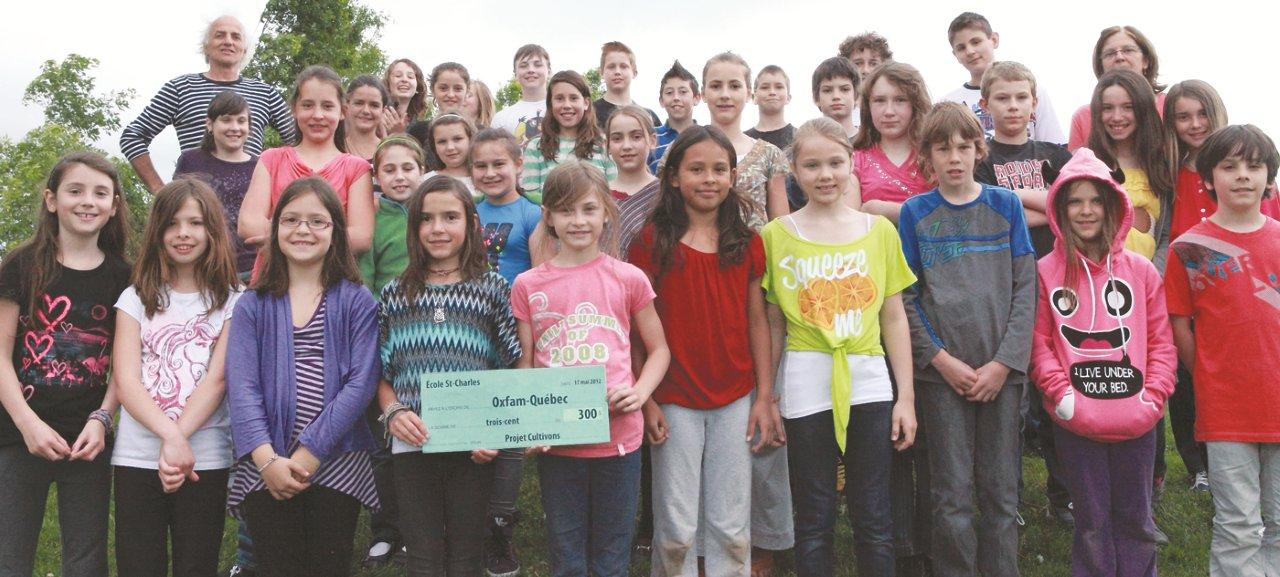 Dans le cadre du projet Semer la solidarité d’Oxfam-Québec, les élèves de l’école Saint-Charles, à Saint-Charles-sur-Richelieu, ont remis un chèque de 300 $ à l'organisme.