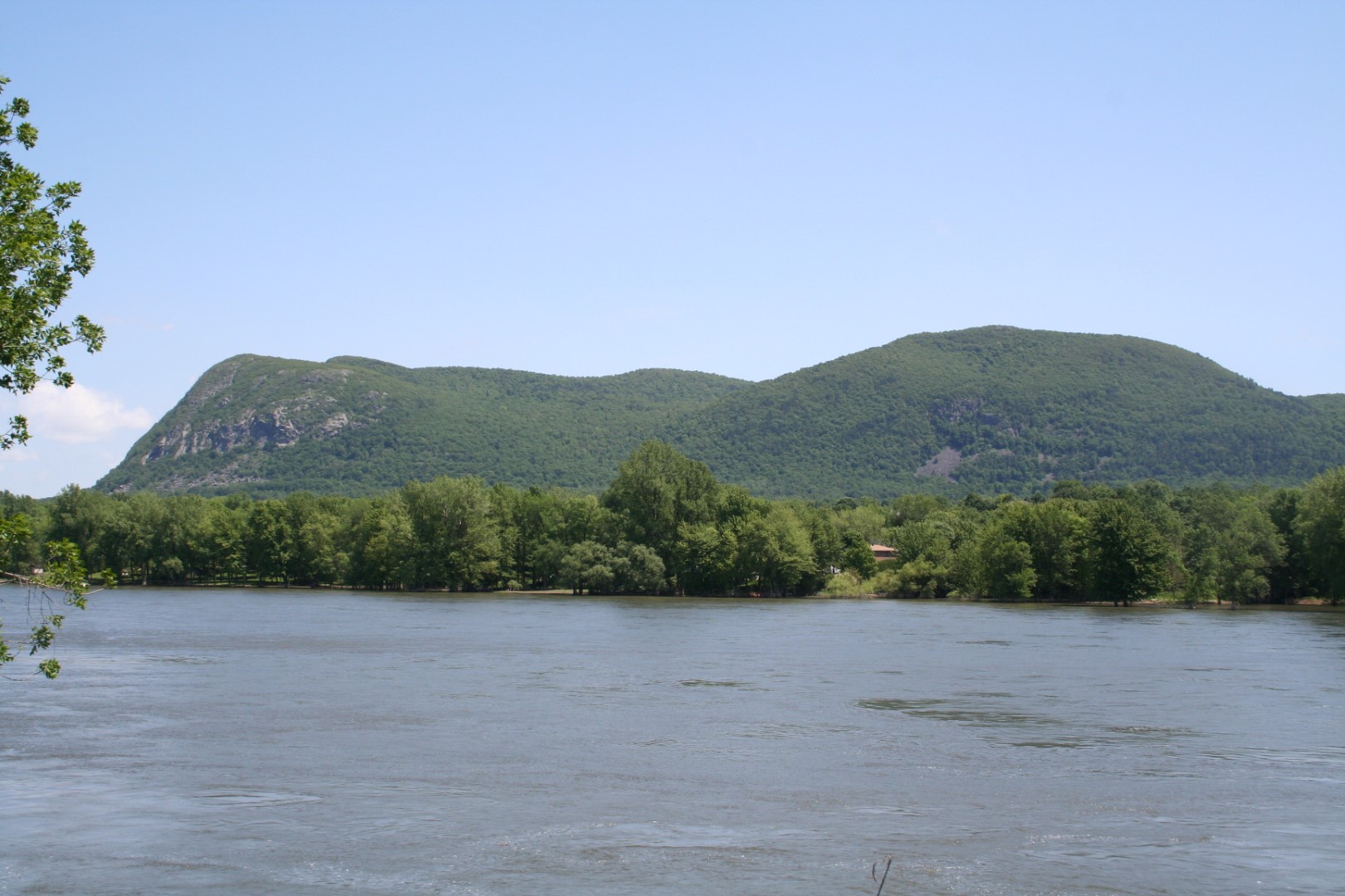 Le mont Saint-Hilaire est un îlot de verdure en Montérégie.