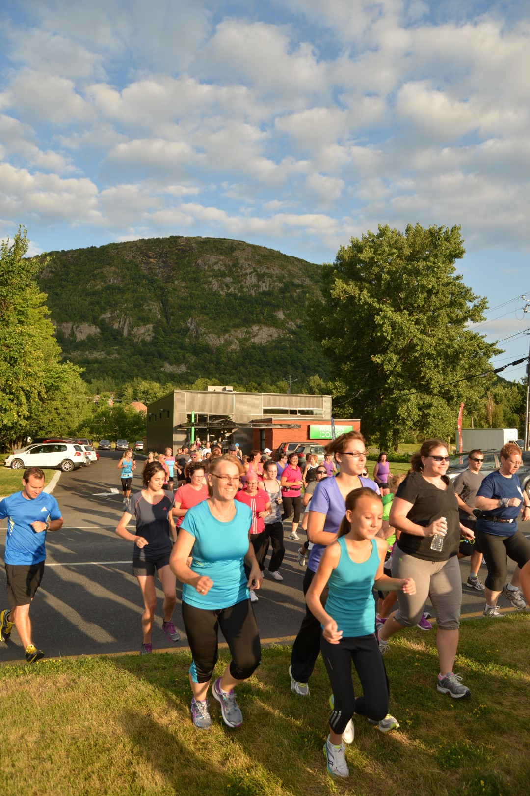 Courir en groupe au pied du mont Saint-Hilaire