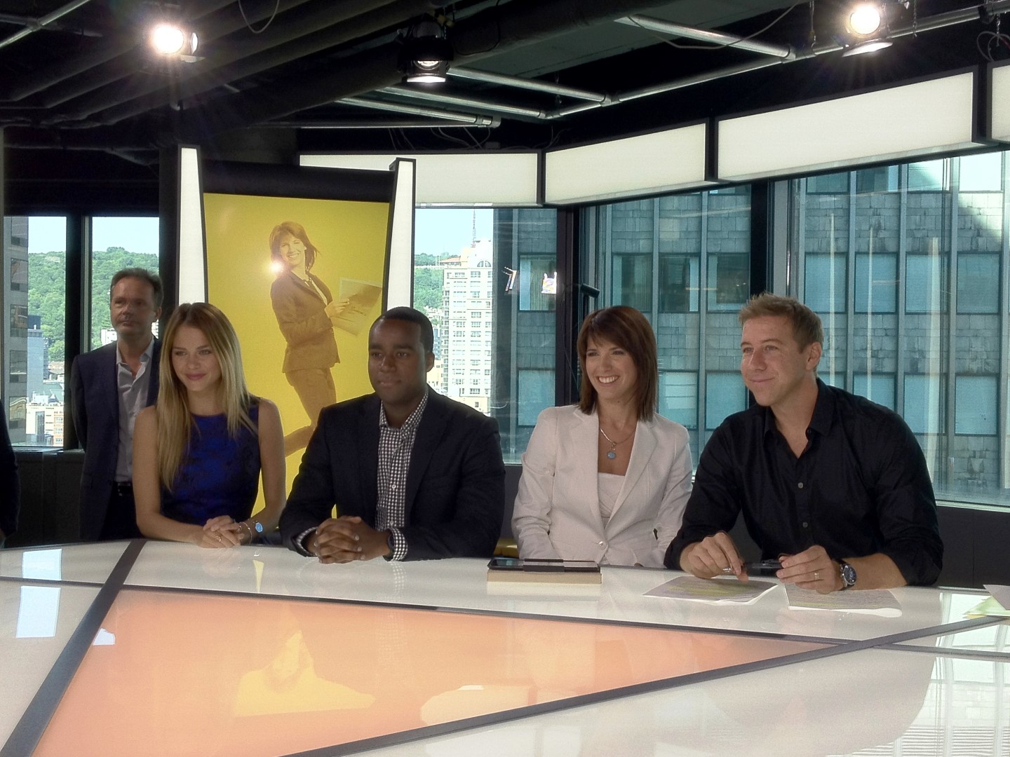 L’équipe de Ça commence bien !, Maripier Morin à la culture et à la météo, Andy Mailly-Pressoir aux sports, Caroline Proulx aux actualités et Richard Turcotte à l’animation.