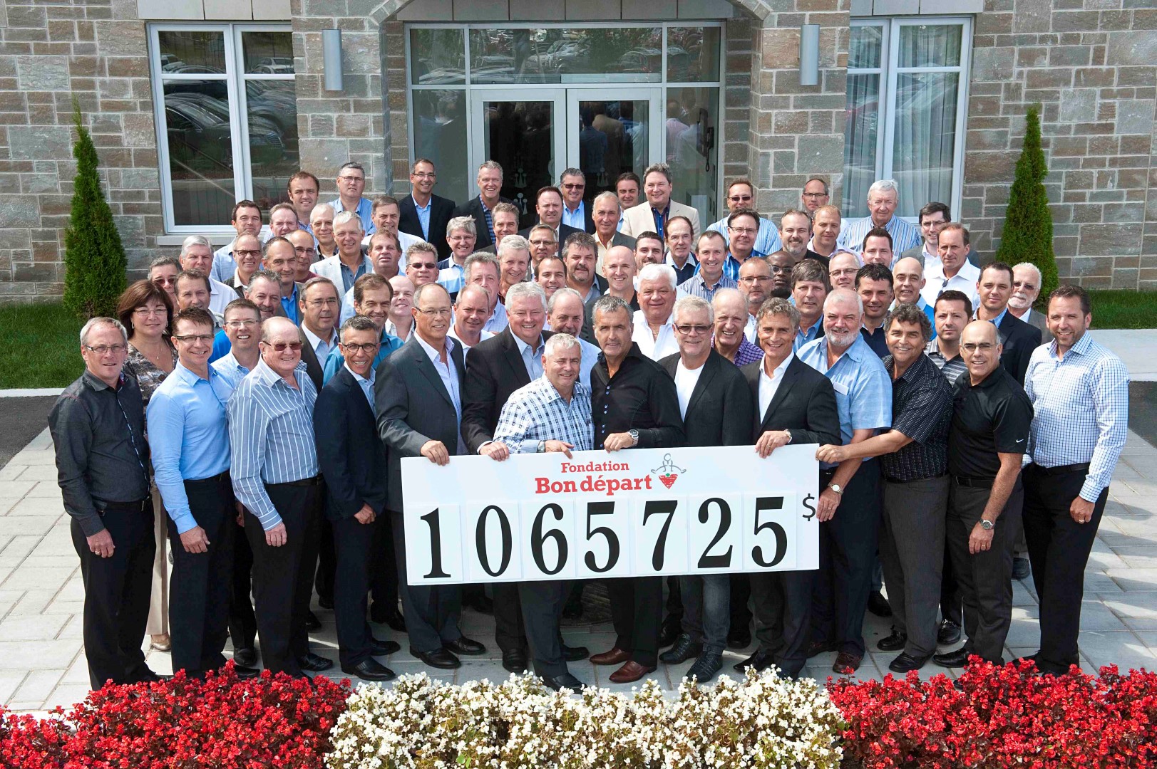 Gens de cœur, record historique! Bien déterminés à remplir leur mission de venir en aide aux jeunes et aux familles dans le besoin, les marchands Canadian Tire du Québec ont recueilli plus de 1 million $ au Tournoi de golf annuel de la Fondation Bon départ de Canadian Tire du Québec.&nbsp;Consultez http://www.fondationbondepart.ca/ pour en savoir davantage sur la Fondation.