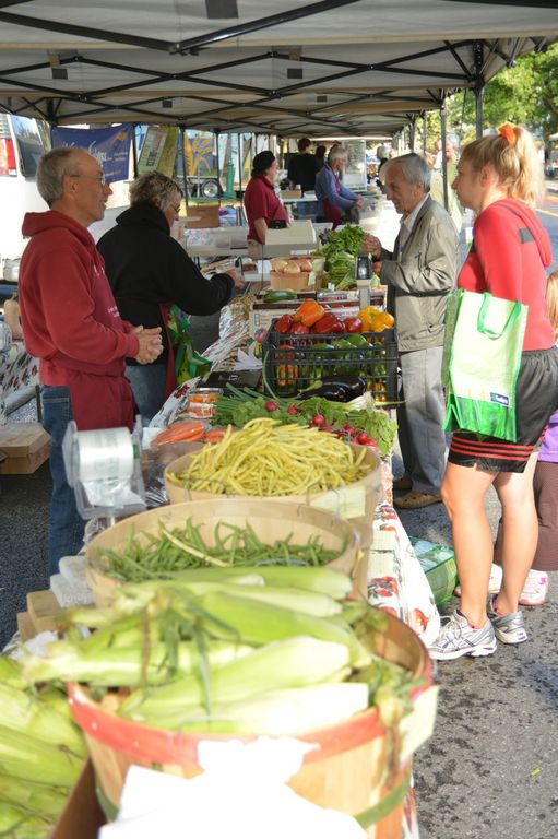 Près de 500 personnes ont fréquenté semaine après semaine le marché public de Saint-Basile-le-Grand durant la saison. Un constat qui satisfait une fois de plus le comité organisateur.