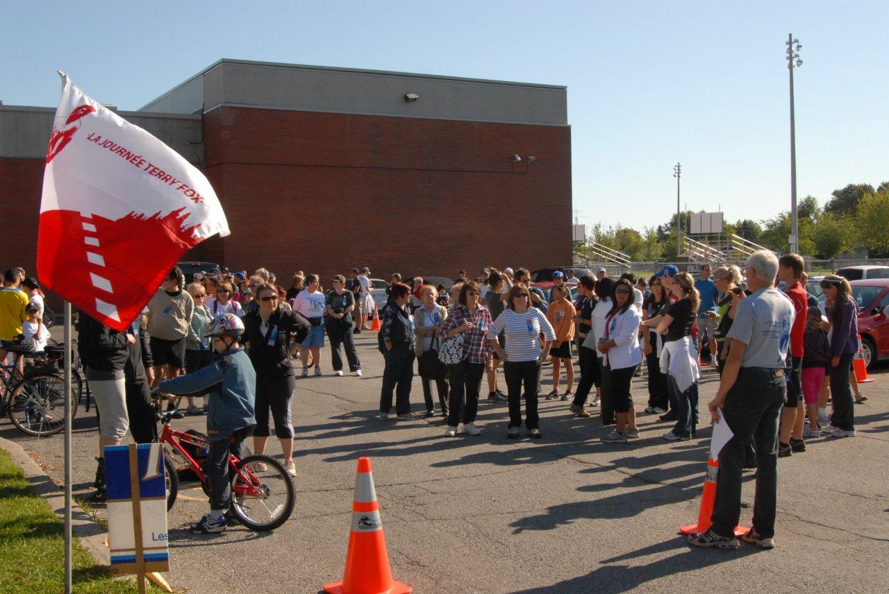 Le départ de Journée Terry Fox avait aussi eu lieu à la Polybel l'an dernier. Plus de 300 personnes y avaient pris part.