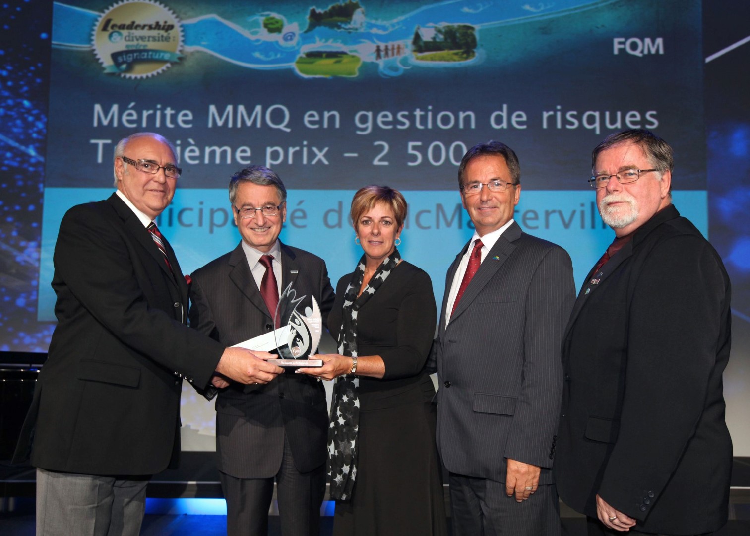 Gilles Plante, maire de McMasterville et administrateur à la Fédération québécoise des municipalités, Gérard Marinovich, président du conseil et chef de la direction de la Mutuelle des municipalités du Québec et maire d'Eastman, ainsi que les conseillers de McMasterville Danielle Meunier, André Robert et Michel Marleau.