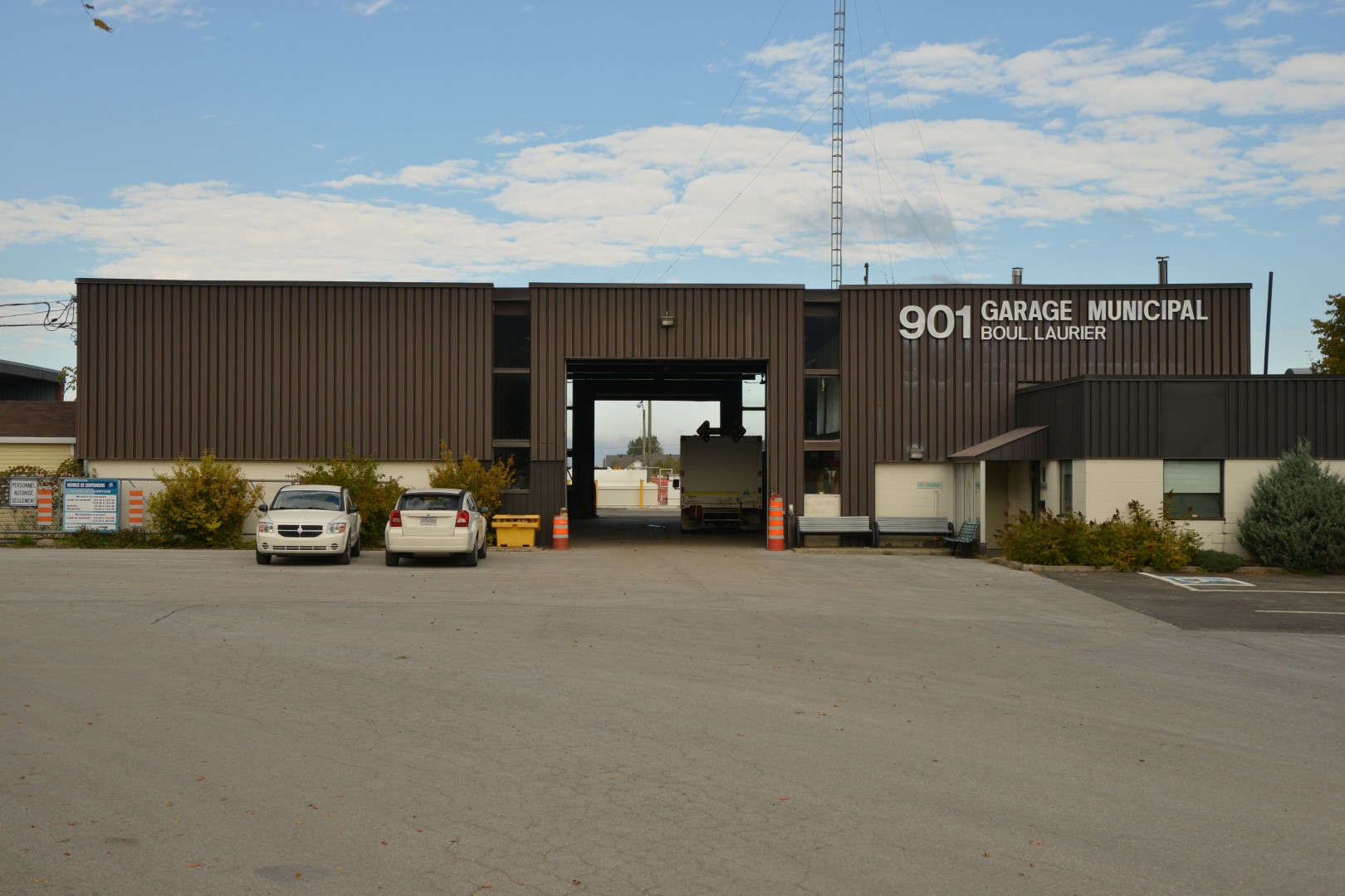 La Ville de Mont-Saint-Hilaire souhaite connaître le niveau de contamination du terrain du garage municipal et du dépôt à neige.