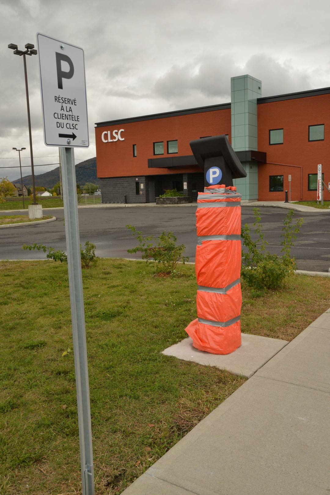 Adopté en février dernier par le conseil, un règlement municipal ne permet pas que les espaces de stationnement hors rue soient tarifés à Beloeil.