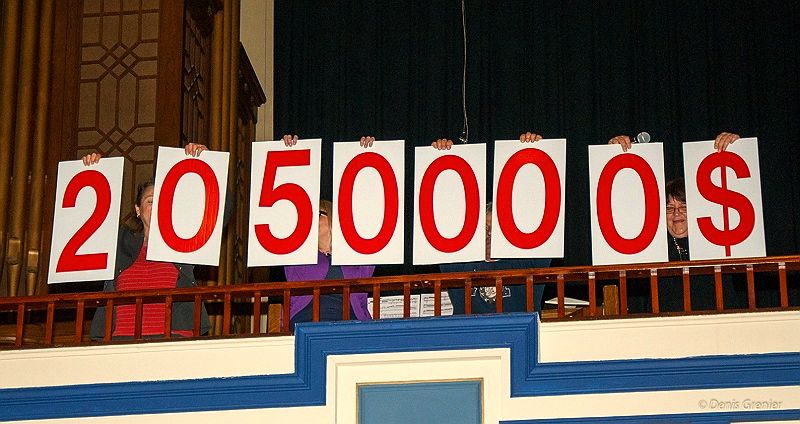 C’est du haut du jubé d'une ancienne église de Saint-Hyacinthe reconvertie en salle de spectacle que quatre organismes de Sorel-Tracy ont dévoilé le montant de 2 050 000 $.