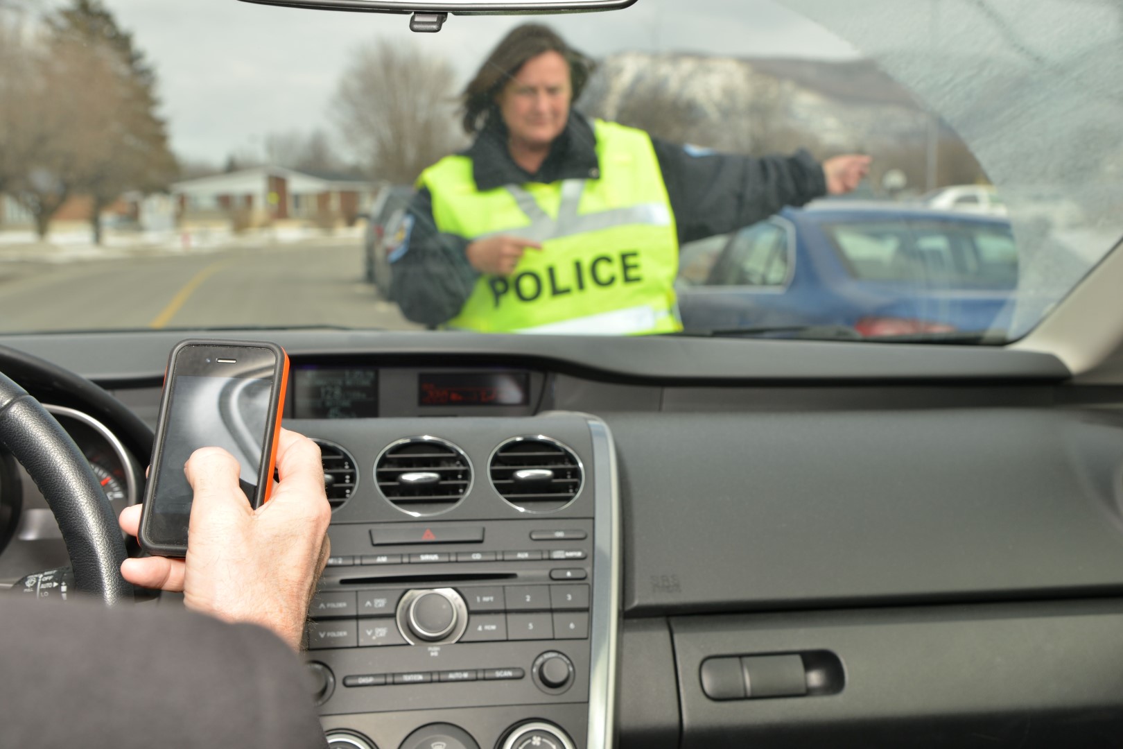 La Montérégie arrive deuxième dans la province, avec 13 115 contraventions pour avoir tenu en conduisant un appareil muni d’une fonction téléphonique.