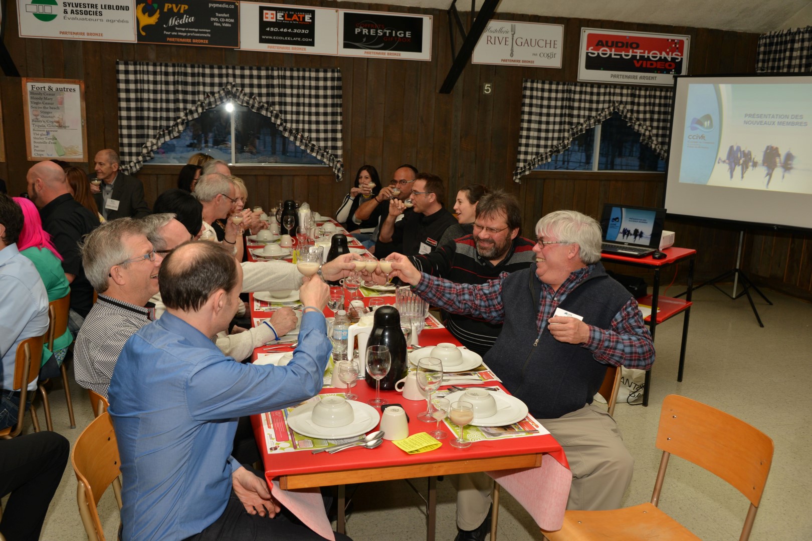 La Chambre de commerce et d’industrie Vallée-du-Richelieu a organisé une soirée pour ses nouveaux membres qui a attiré 80 personnes.