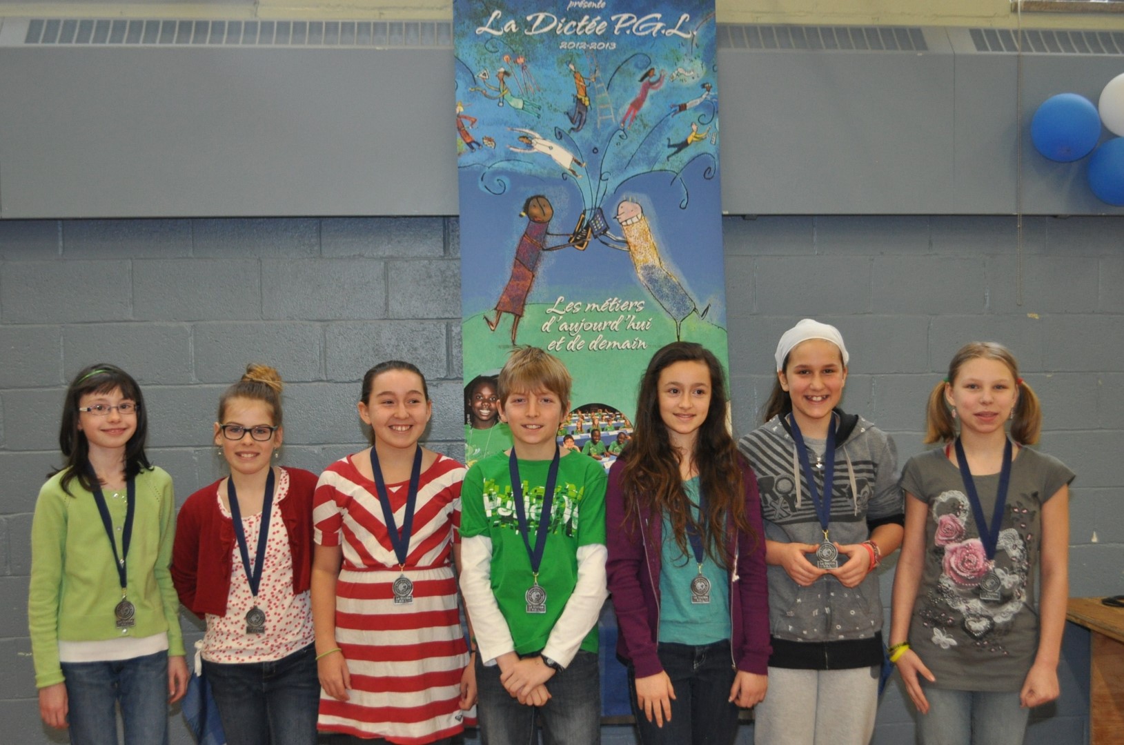 Juliette Fournier du Pensionnat des Sacrés-Cœurs, Sandrine Chabot de l’école Jolivent, Sandrine Pinsonneault de l’école Bois-Joli / Sacré-Cœur, Christophe Roy de l’école de l’Aquarelle, Gabrielle Lafontaine de l’école Notre-Dame, Marguerite Cusson de l’école Arc-en-Ciel et Maude Lévesque-Chénier de l’école Jeanne-Mance ont réussi à se qualifier pour la Grande finale internationale de la Dictée P.G.L.