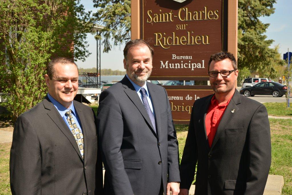 Jean Murray, maire de Saint-Marc-sur-Richelieu, Pierre Duchesne, député de Borduas et ministre de l’Enseignement supérieur, de la Recherche, de la Science et de la Technologie, et Sébastien Raymond, maire de Saint-Charles-sur-Richelieu.