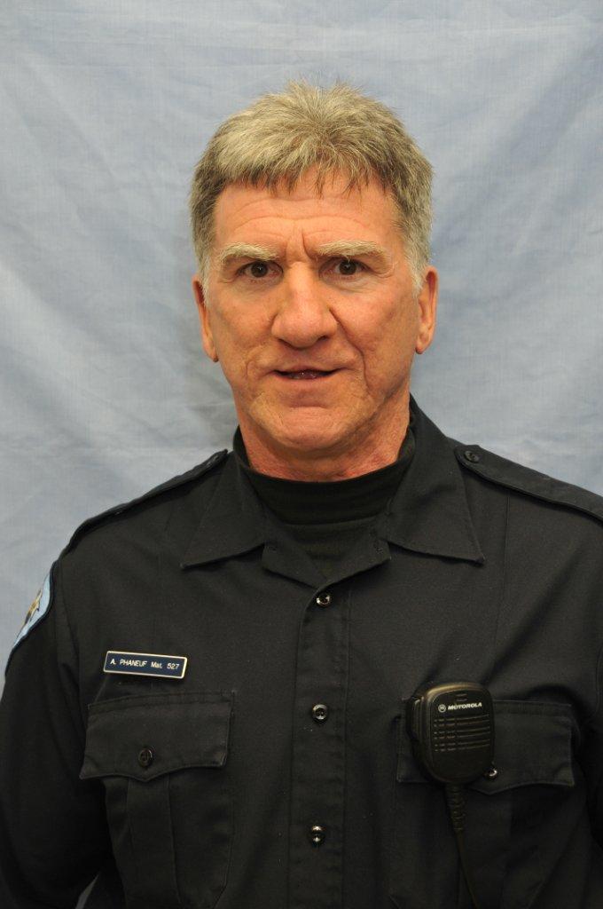 André Phaneuf, policier sociocommunautaire.