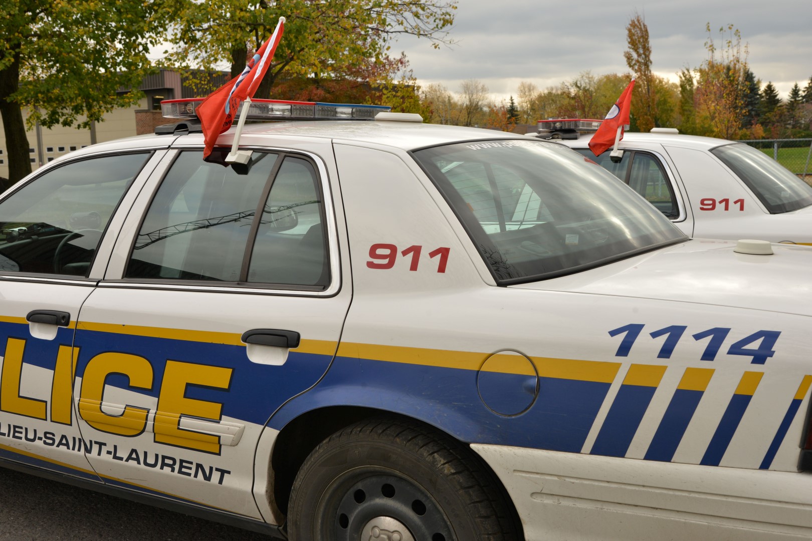 Sans contrat de travail depuis décembre 2010, les policiers de la Régie intermunicipale de police Richelieu−Saint-Laurent ont ressorti leurs drapeaux rouges.