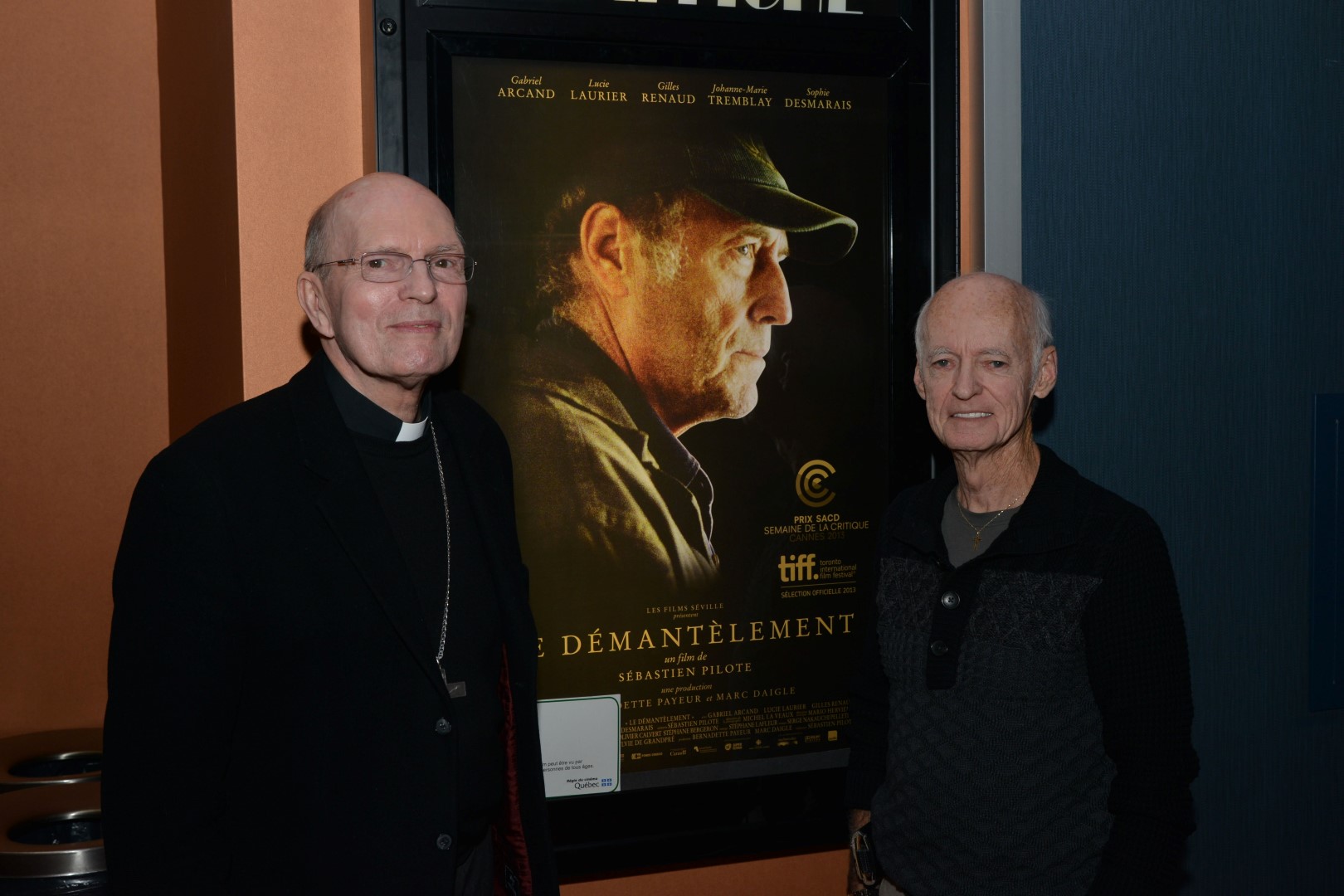 Mgr François Lapierre, évêque du diocèse de Saint-Hyacinthe, et Jacques Bilodeau, directeur général de la Fondation du diocèse de Saint-Hyacinthe, ont assisté à l’avant-première du film Le démantèlement, le 4 novembre.