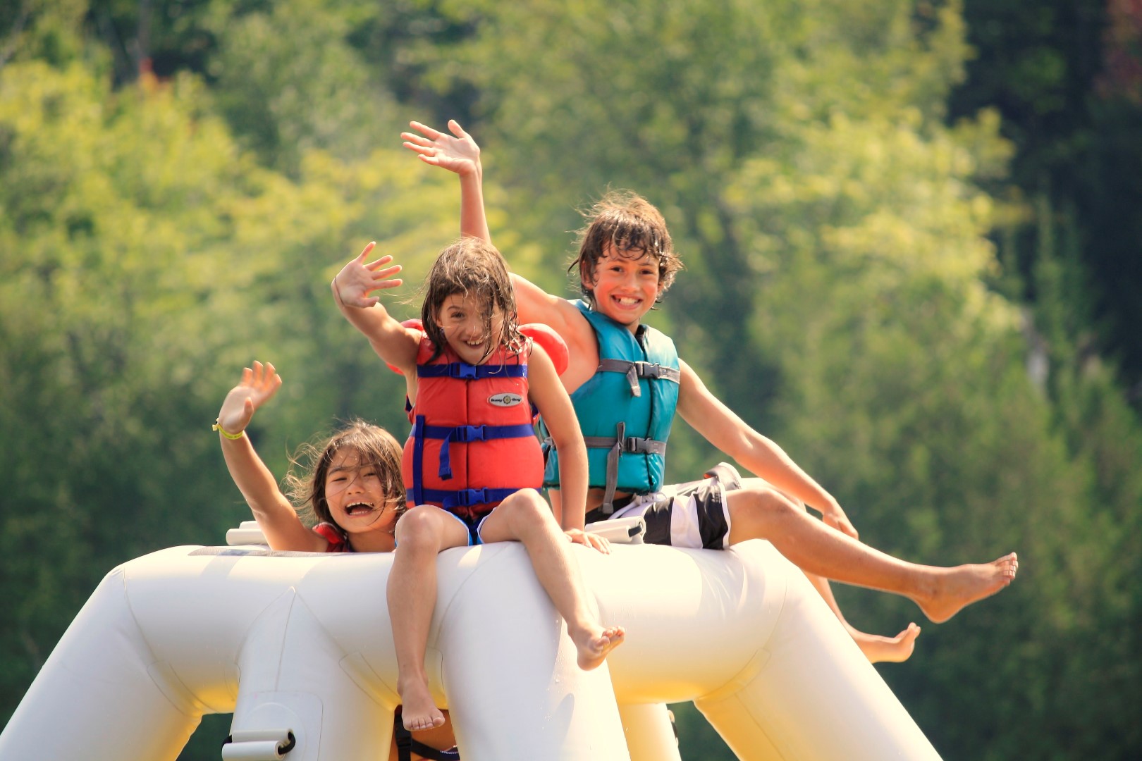 À compter de 150$, Carrefour Dignité propose aux familles johannaises un séjour tout inclus au Camp familial Saint-Urbain, en pleine nature, sur les rives d'un lac privé à Chertsey.