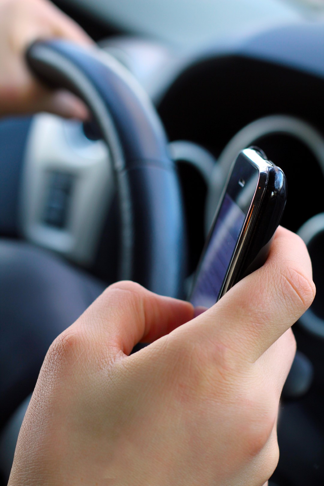 Vaste opération contre le cellulaire au volant