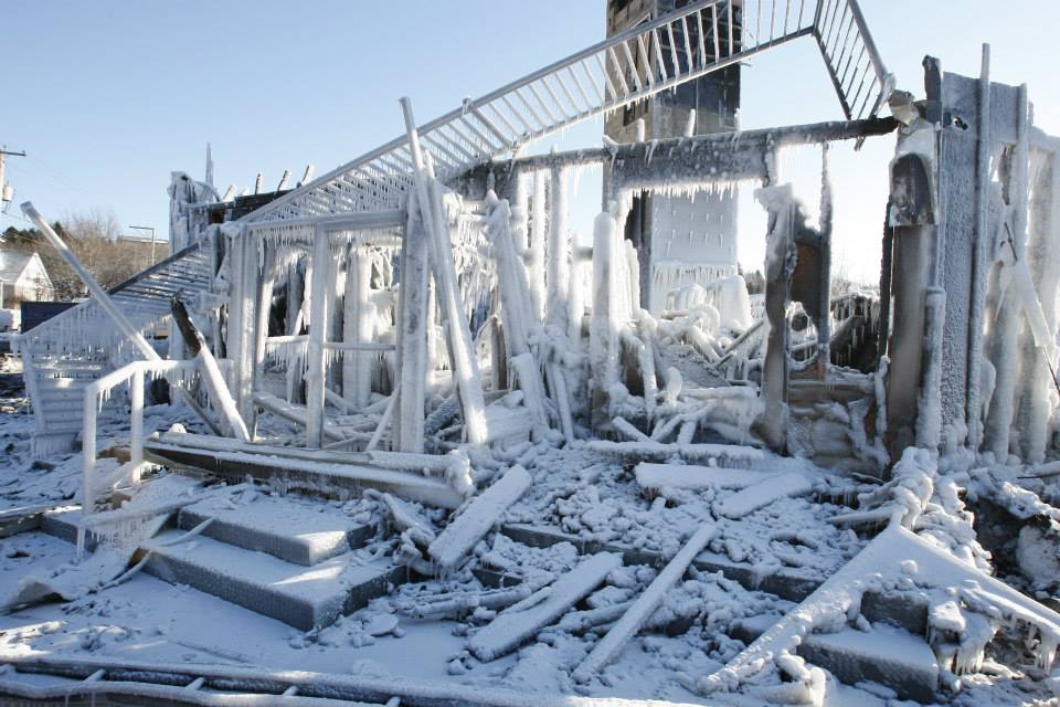 Un terrible incendie a ravagé la Résidence du Havre (photo) dans la nuit du 22 au 23 janvier, à L'Isle-Verte, faisant (au moment d'écrire ces lignes) 17 morts et 15 de disparus.