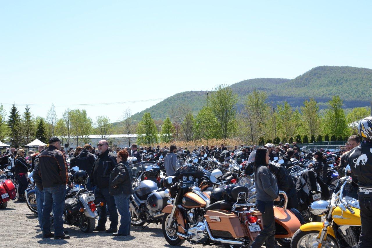 Environ 700 motocyclistes ont revendiqué hier la reprise des négociations avec la Société de l’assurance automobile du Québec.